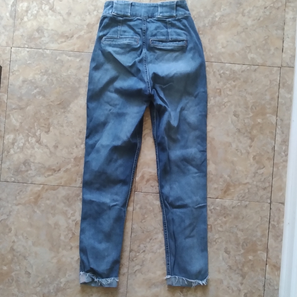 Hollister Ultra High-Rise Mom Jeans, size 00R - Picture 5 of 10
